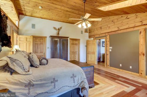 3714 Mountain Rd, Haymarket VA  20169-1739 exterior