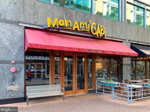 12158 Chancery Sta Cir, Herndon VA 20190-5803 exterior