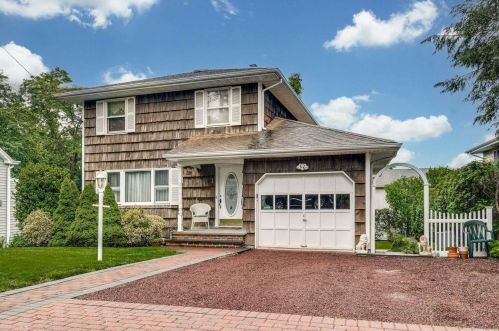 1 Pine St, Muttontown, NY 11545-1919