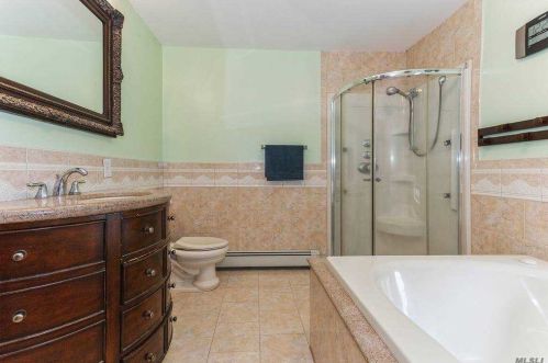 90 Primrose Dr, New Hyde Park NY  11040-2115 exterior