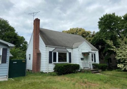 28 Cliff St, Ansonia, CT 06401-1622