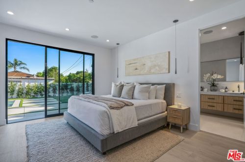 12600 Emelita St, North Hollywood CA  91607-1017 exterior