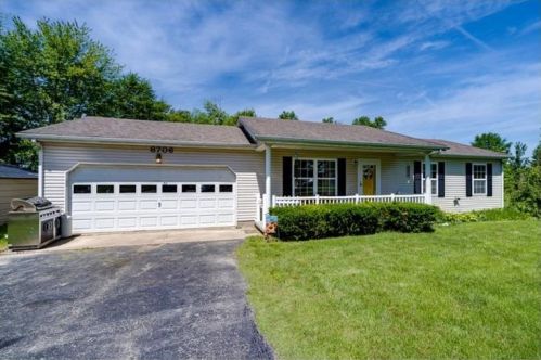 8706 Twin Oaks Rd, Sardinia, OH 45171-9006