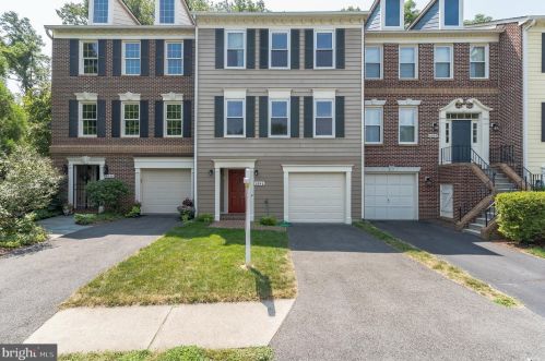 6846 Mclean Province Cir, Falls Church, VA 22043-1667