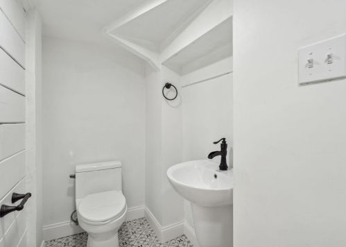 2750 Murray Ave, Milwaukee WI  53211-3645 exterior