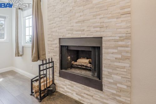 24494 Leona Dr, Hayward CA  94542-1010 exterior