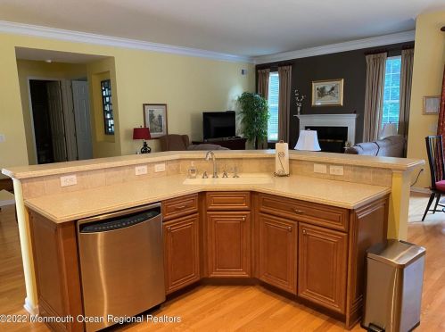 10 Quincy Ct, East Freehold NJ  07728-9251 exterior