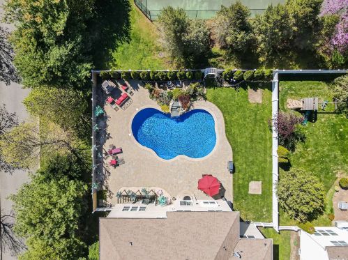 50 Pinehurst Dr, Mount Sinai NY  11766-3421 exterior