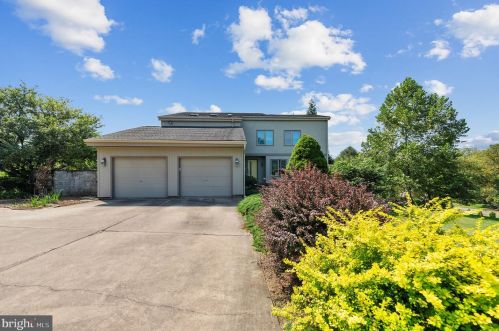 10 Waterstock Ln, Glen Mills, PA 19342-1657
