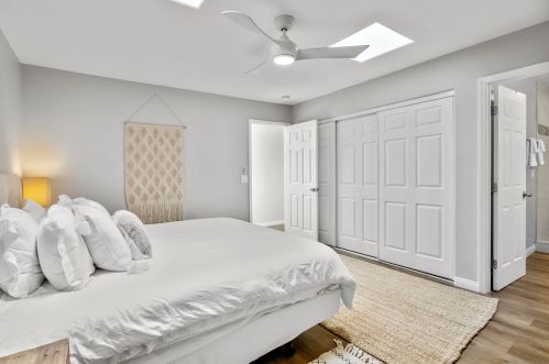 1455 Chalcedony St, San Diego CA 92109-2126 exterior