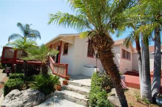 1070 Oak Dr, Vista, CA 92084-4653