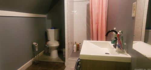 24 Bronx Ave, Bridgeport CT  06606-4663 exterior