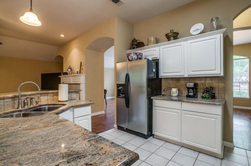 1517 Shadywood Ln, Lewisville TX  75028-4294 exterior