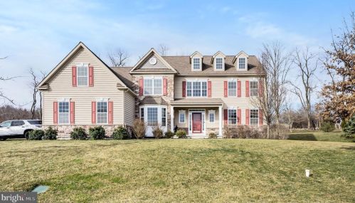 42 Colleen Cir, Downingtown PA  19335-4935 exterior