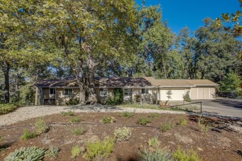 3116 Verde Robles Dr, Snowline Camp, CA 95709-9513