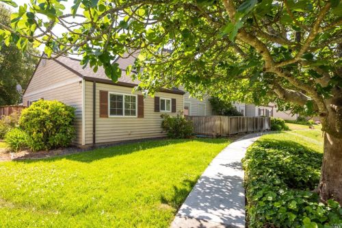 1616 Yardley St, Santa Rosa CA 95403-2397 exterior