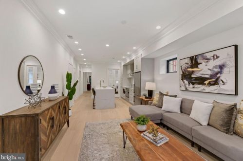2642 39th St, Washington, DC 20007-1205