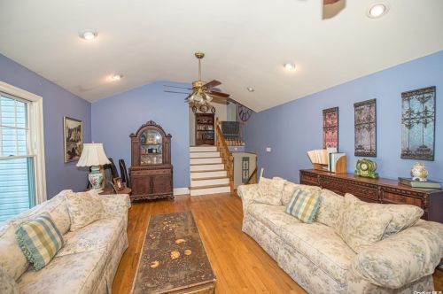 30 Vine Ln, Elwood NY  11731-3210 exterior