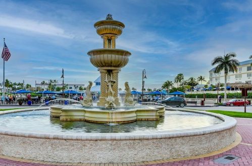 450 Bayfront Pl, Naples FL 34102-6467 exterior