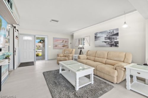 726 43rd Ter, Cape Coral, FL 33904-5551