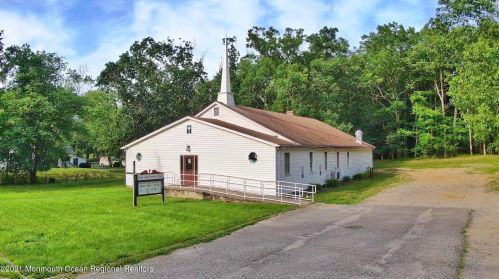 67 Siloam Rd, East Freehold, NJ 07728-8604