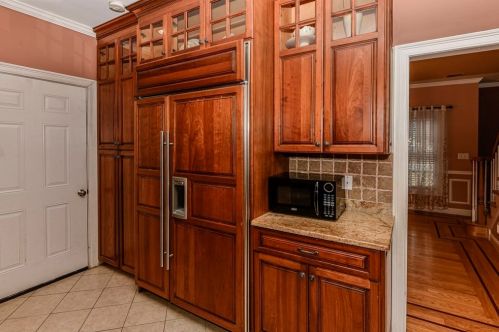 51 Hastings Rd, Dedham MA 02026-5407 exterior