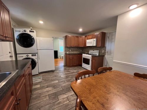 13 Christian St, Wallingford CT 06492-3604 exterior