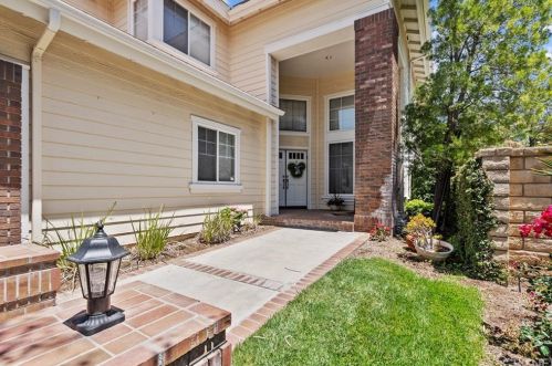 27476 Briars Pl, Santa Clarita, CA 91354-1909