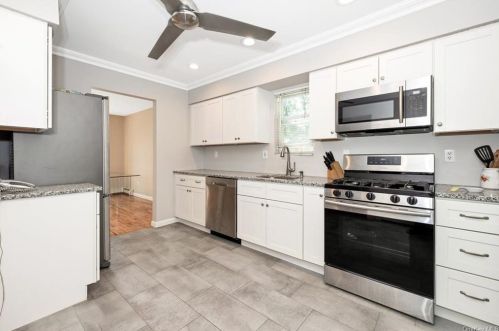 49 Harrison Ave, Congers, NY 10920-1912