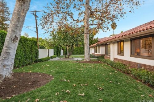 5242 Amestoy Ave, Van Nuys CA 91406-2112 exterior