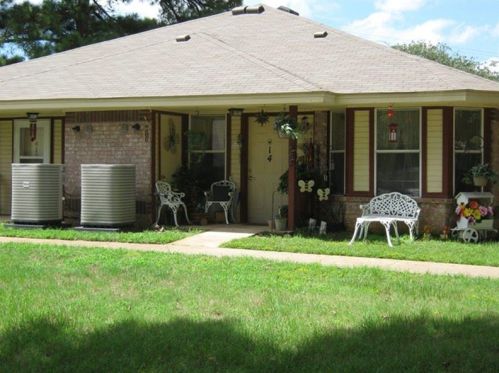 712 Gardner Dr, Palestine, TX 75803-8628