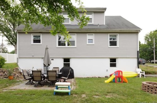 308 Twin Lakes Rd, North Branford CT  06471-1220 exterior