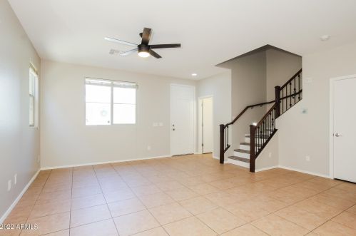 2806 73rd Dr, Phoenix AZ  85035-3256 exterior