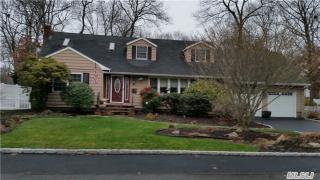 237 Seville Blvd, Sayville, NY 11782-2116