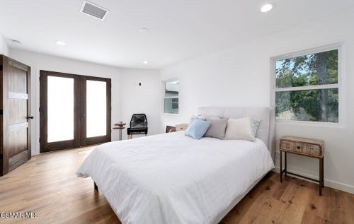 14363 Collins St, Van Nuys CA 91316-1030 exterior