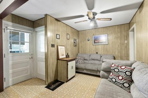 7 Hamilton Ct, Norwich CT  06360-4811 exterior