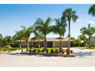 1030 Contento St, Sarasota, FL 34242-1818