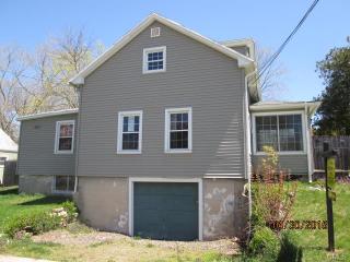 72 Hawkins St, Stratford, CT 06614-4437