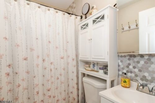 55 Charles St, Roselle Park NJ  07204-2258 exterior