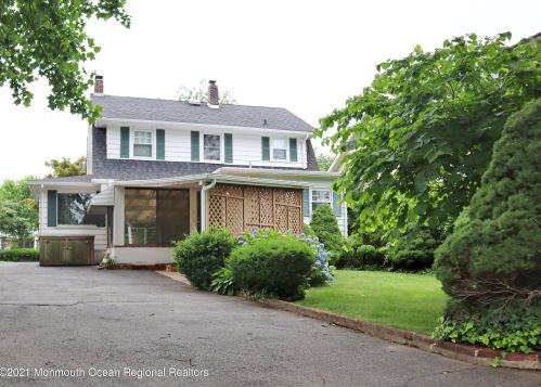 29 Buena Pl, Tinton Falls, NJ 07701-2313