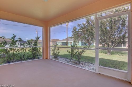 911 36th Ter, Cape Coral, FL 33914-5263
