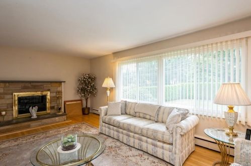 186 Nanny Hagen Rd, Thornwood NY  10594-2106 exterior