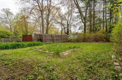 55 Riverside Dr, Fremont NH  03044-3546 exterior