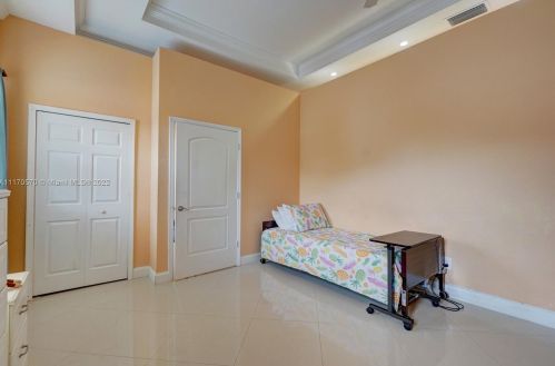 160 Saratoga Ave, Fort Pierce FL  34953-5974 exterior