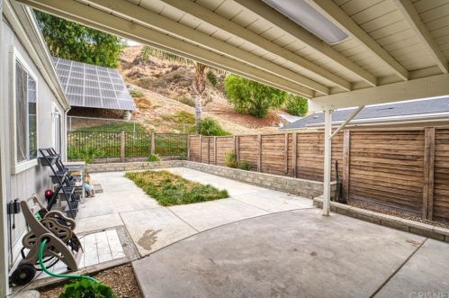20049 Northcliff Dr, Santa Clarita CA  91351-5792 exterior