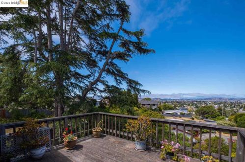 5661 Clinton Ave, Richmond, CA 94805-1505