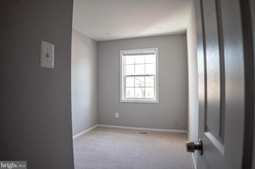 14796 Tamarack Pl, Woodbridge VA  22191-3136 exterior