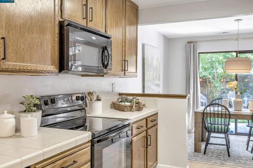 305 Windstream Pl, Danville, CA 94526-2564