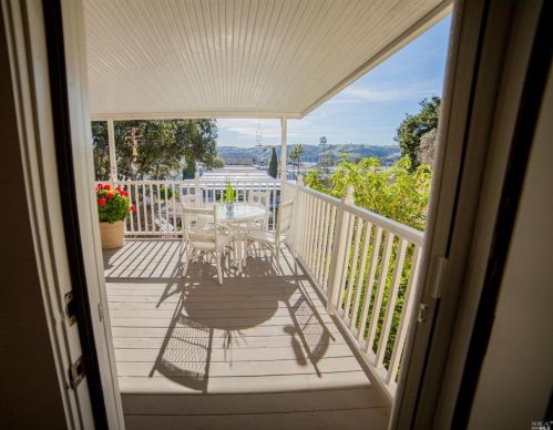 376 H St, Benicia, CA 94510-3325