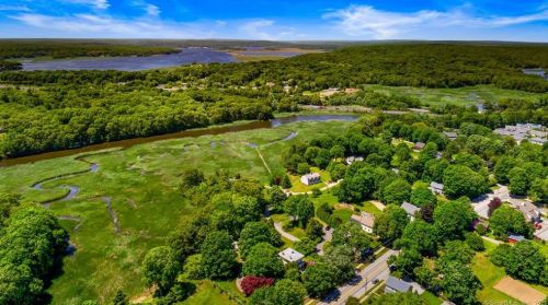 56 Lyme St, Lyme CT  06371-2359 exterior